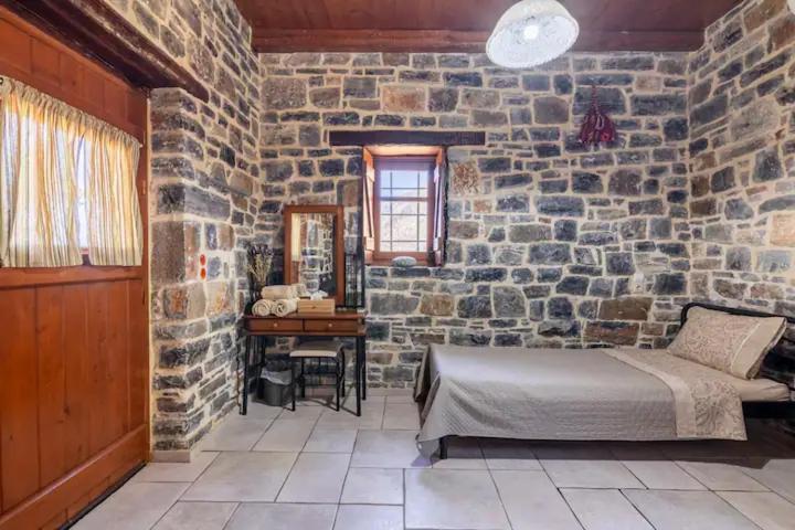 Traditional Stone House By The Sea... Kapetanianá Buitenkant foto